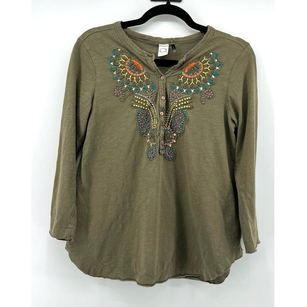 Anthropologie Akemi + Kin Embroidered Henley Top Size M Olive Green Boho Blouse